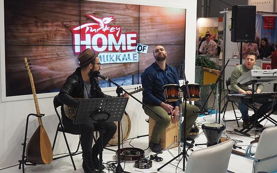 Tureccy spece od promocji zaprosili tym razem zespół grający nowoczesną muzykę inspirowaną tradycją,