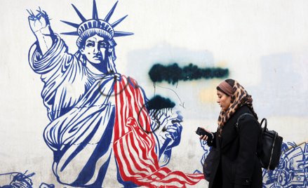 Irańczycy manifestują, Trump grozi interwencją