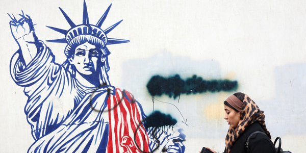 Irańczycy manifestują, Trump grozi interwencją