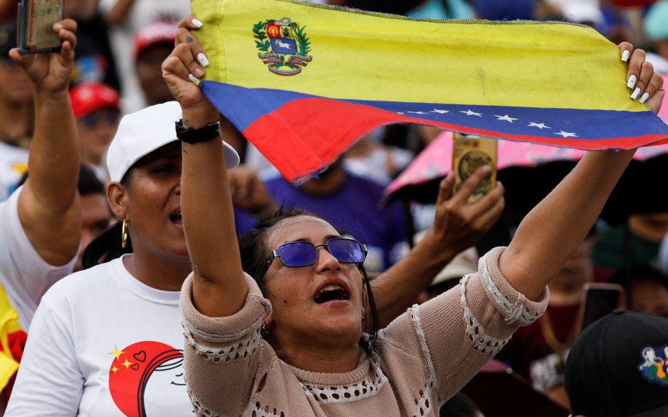 Zwolennicy rządu maszerują w Caracas, domagając się uwolnienia obalonego prezydenta Nicolasa Maduro