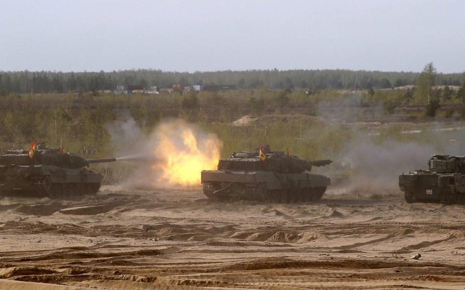 Hiszpańskie czołgi Leopard 2 w czasie ćwiczeń