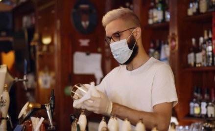 Anglicy oburzeni. Wstęp do baru i restauracji tylko po złożeniu podpisu
