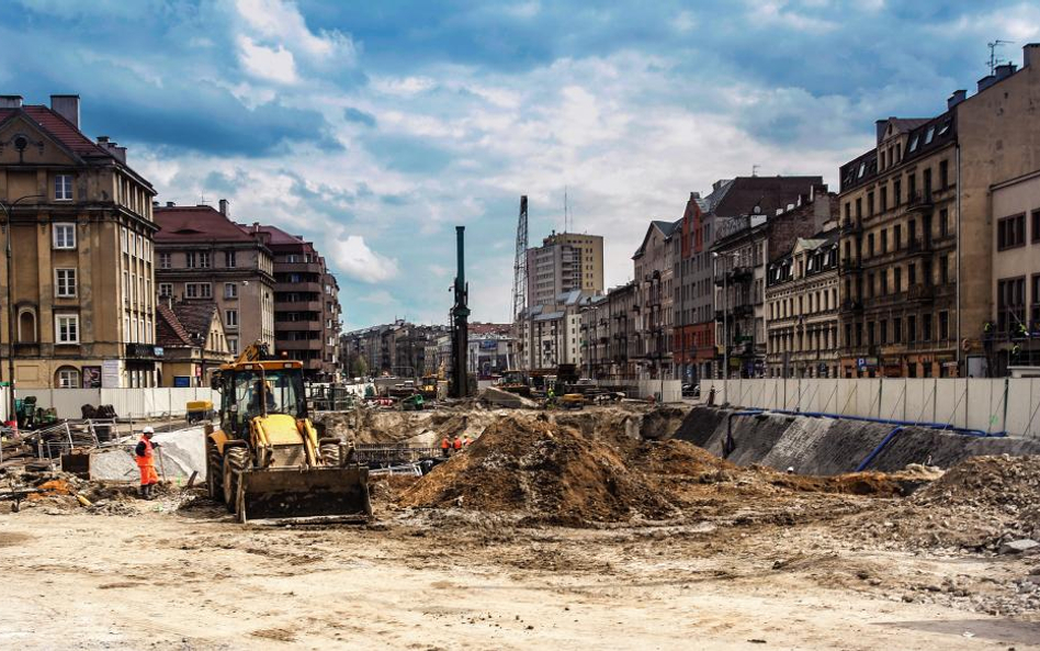 Czy to Warszawa marzeń obecnej prezydent? Oto skrzyżowanie przy Dworcu Wileńskim, na którym trwa bud