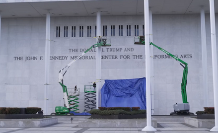 Zmiana nazwy na gmachu Centrum im. Johna Kennedy'ego