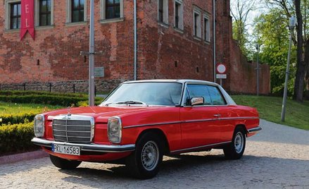 Mercedes Serii W114 debiutował blisko 50 lat temu, w 1968 roku. Oferowany był jako sedan, przedłużon