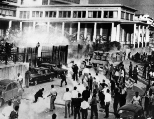 Algieria Francuska: wojna o niepodległość (1954–1962). Na zdjęciu: 15 maja 1958 r. – po wojskowym za