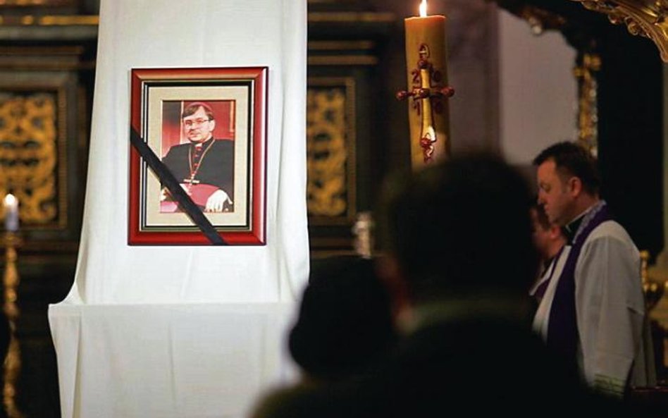 W całym kraju w piątek odbywały się msze i nabożeństwa żałobne poświęcone zmarłemu abp. Józefowi Życ