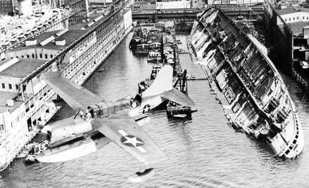 Francuski liniowiec miał transportować amerykańskich żołnierzy do Europy. 9 lutego 1942 r. strawił g