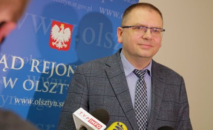 Prezes sądu rejonowego w Olsztynie Maciej Nawacki podczas wypowiedzi dla mediów,