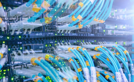 PIE: prawie połowa powiatów w Polsce miewa problem z internetem