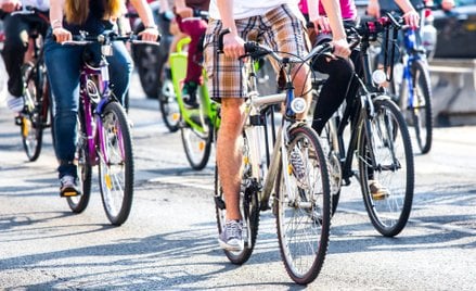 Rower nie emituje dwutlenku węgla, co przyczynia się do poprawy jakości powietrza w miastach