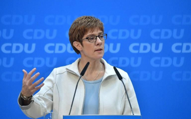 Annegret Kramp-Karrenbauer jest partyjną koleżanką Angeli Merkel