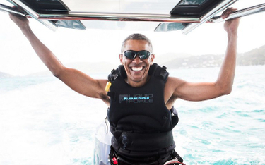 Obama na kitesurfingu. Wakacje z miliarderem