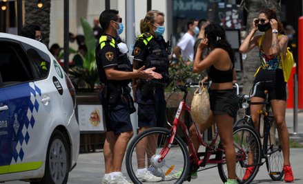 Barcelona sama się zamyka. Duży wzrost zachorowań na COVID-19