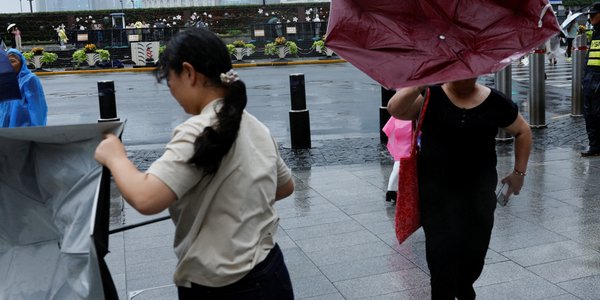 Typhoon Dolphin hits eastern China, over a million evacuated, flights canceled