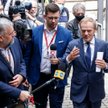 Sondaż: Tusk z mniejszym poziomem zaufania niż Kaczyński