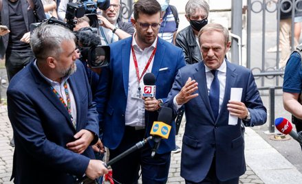 Sondaż: Tusk z mniejszym poziomem zaufania niż Kaczyński