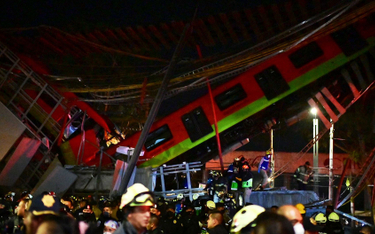 Meksyk: Wiadukt z pociągiem runął na jezdnię. Jest wiele ofiar