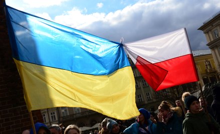 Proukraińska demonstracja na Rynku w Krakowie w pierwszych dniach wojny