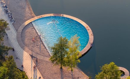 Architekt Paweł Grobelny ma na koncie projekty wielu realizacji w przestrzeniach publicznych, zarówn