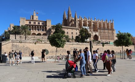 Atrakcją turystyczną Palmy na Majorce jest imponująca katedra
