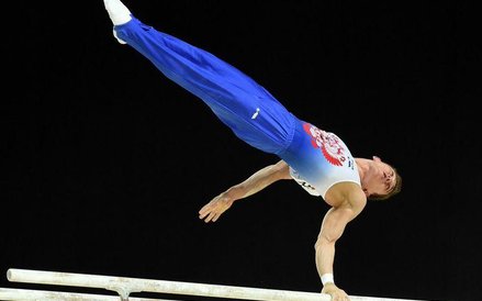 Rosyjski gimnastyk David Belyavskiy podczas kwalifikacji do europejskich mistrzostw w gimnastyce art
