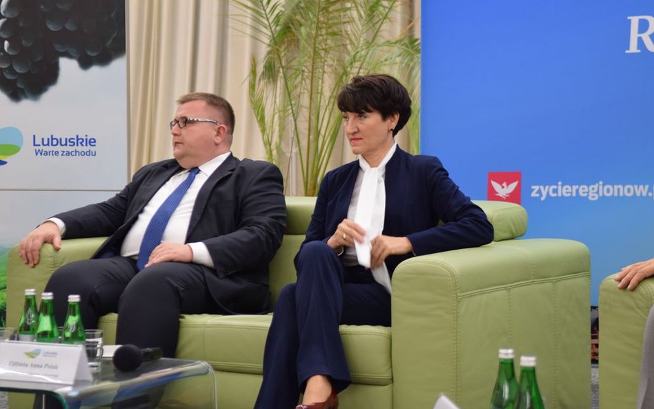 Od lewej: Szymon Ogłaza, członek zarządu województwa opolskiego, Elżbieta Anna Polak, marszałek woje