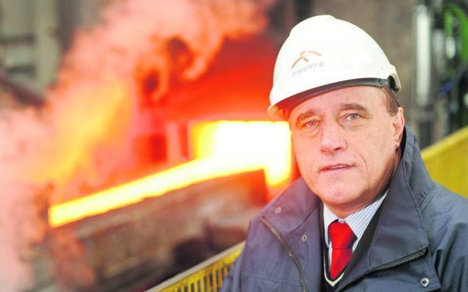 Huta ArcelorMittal Warszawa, kierowana przez Henryka Hulina, ma w tym roku zwiększyć produkcję stali