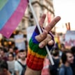 5,6 proc. Amerykanów identyfikuje się jako osoby LGBT+