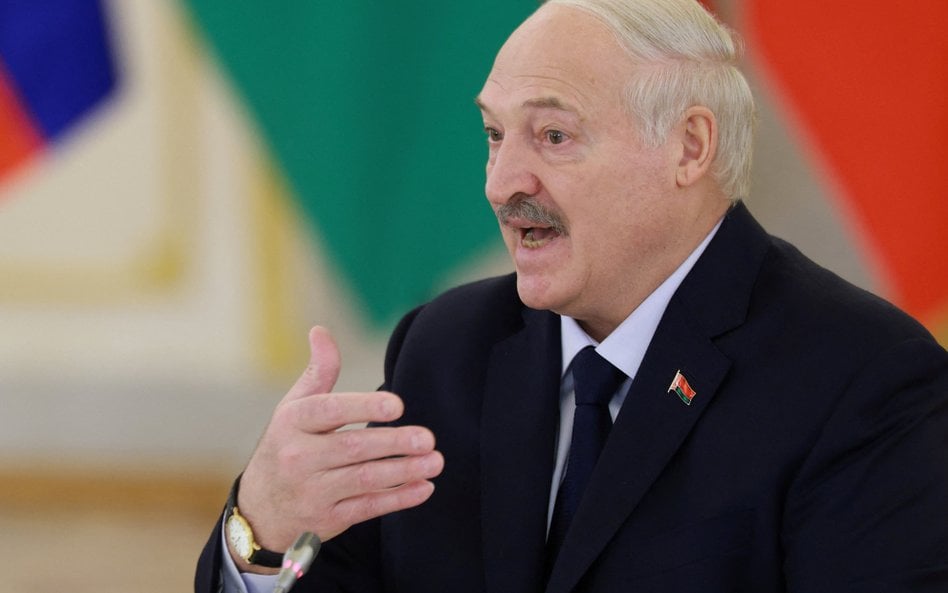 Łukaszenka szuka dróg wyjścia z tej gospodarczej pułapki, w którą na własne życzenie zapędził Białor