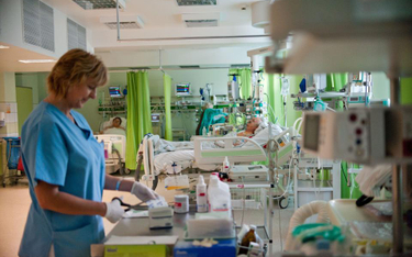 Urlopy i zwolnienia lekarskie pielęgniarek groźne dla pacjentów