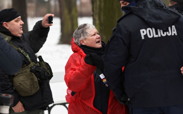 Aktywistka Katarzyna Augustynek znana jako Babcia Kasia zatrzymana przez policję podczas akcji Obywa