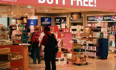 Wolnocłowe sklepy lotniska Schwechat w Wiedniu nie są tak licznie odwiedzane przez Rosjan jak przed 