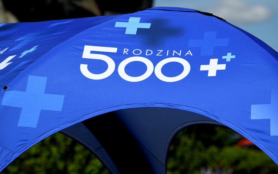 Sondaż: 700 plus zamiast 500 plus. Niemal połowa Polaków chce zmiany programu