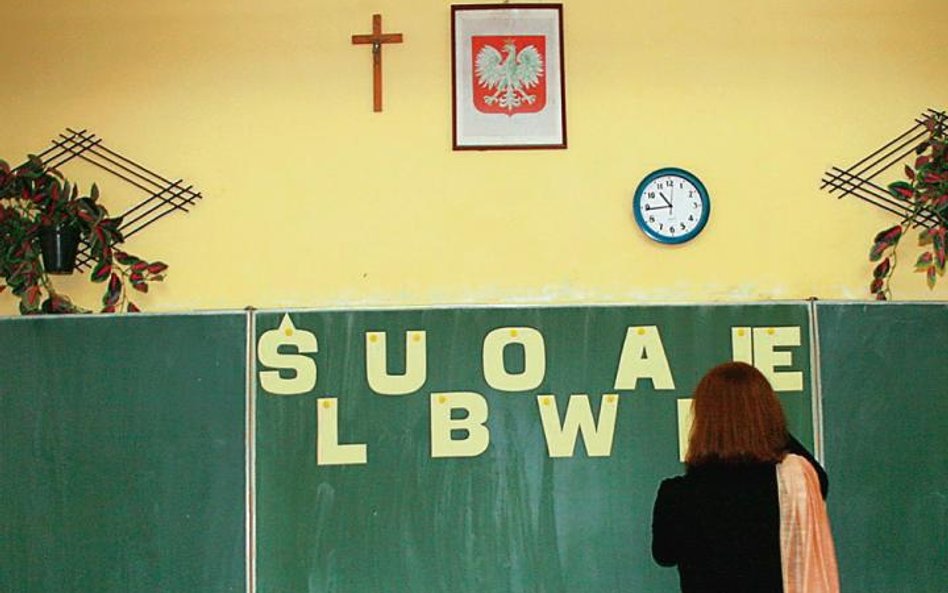 Spory coraz częściej nie dotyczą np. krzyży w klasach, lecz programów, które służą indoktrynacji dzi
