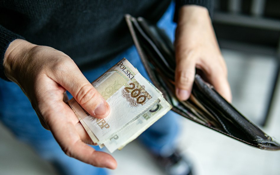 Nawet 2 tys. zł za godzinę pracy lekarza. Ekspertka wyjaśnia paradoks