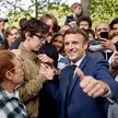 18 kwietnia. Emmanuel Macron ze zwolennikami w Paryżu przed występem w telewizyjnym show