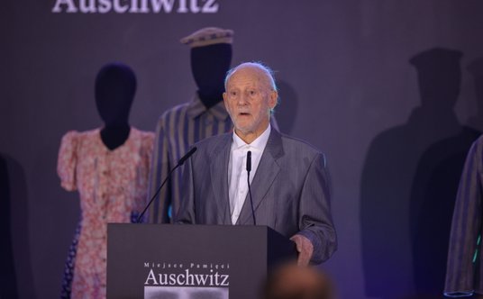 Ocalały z Zagłady Bernard Offen podczas głównych obchodów Międzynarodowego Dnia Pamięci o Ofiarach H