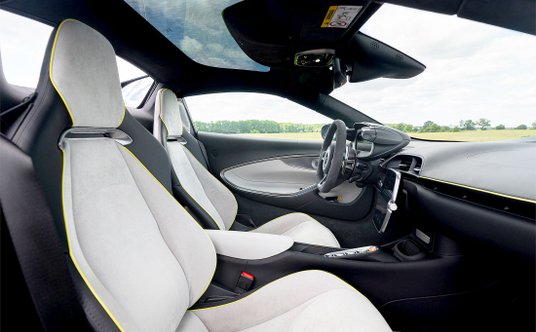 McLaren Artura Spider