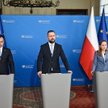 Szef MON Władysław Kosiniak-Kamysz (C), minister funduszy i polityki regionalnej Katarzyna Pełczyńsk
