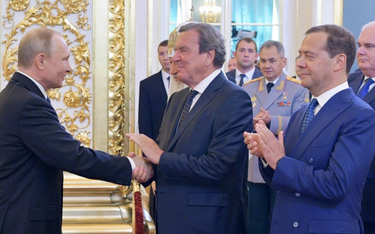 Gerhard Schröder w Moskwie. Będzie rozmawiał z Władimirem Putinem