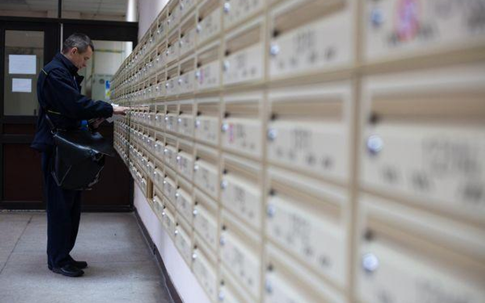 w Europie Zachodniej na głowę jednego mieszkańca przypada rocznie ok. 300-400 listów, w Polsce - zal