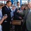 Jednym z niewielu, którzy prowadzą życie towarzyskie w dawnym stylu, jest Lech Wałęsa. Tu były prezy