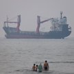 Statek w Cieśninie Ormuz w pobliżu plaży Bandar Abbas, Iran