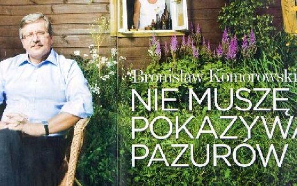 Komorowski nosi drewno na opał, Kaczyński grilluje