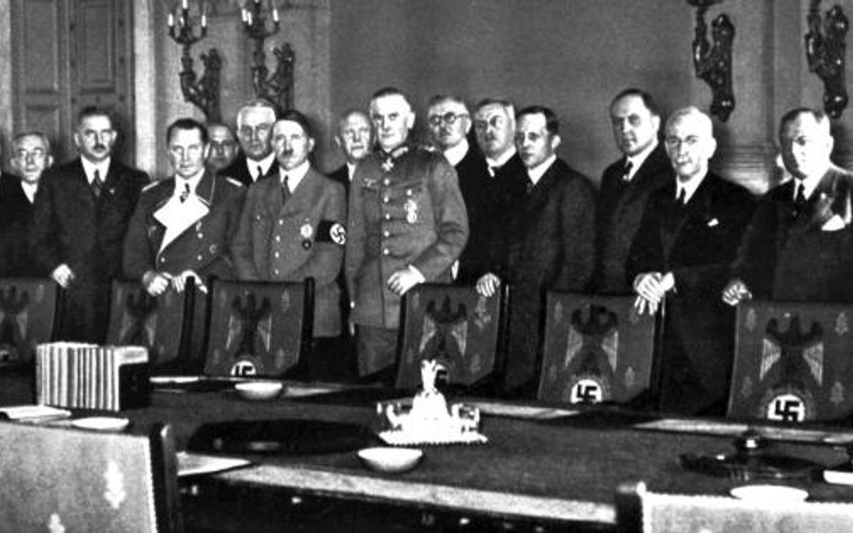 Jedno z nielicznych posiedzeń rządu Adolfa Hitlera (1934 r.).