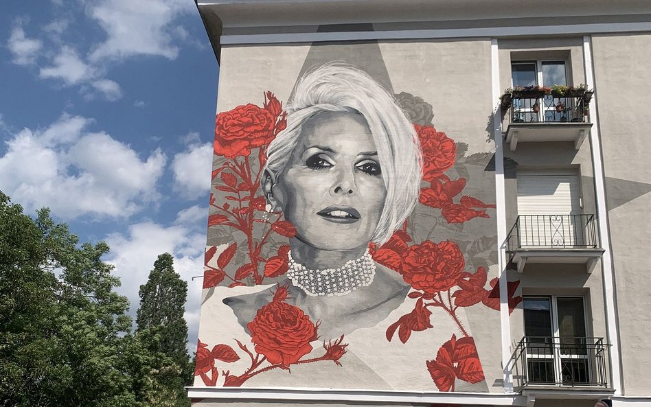 Mural z Korą na stołecznych Bielanach