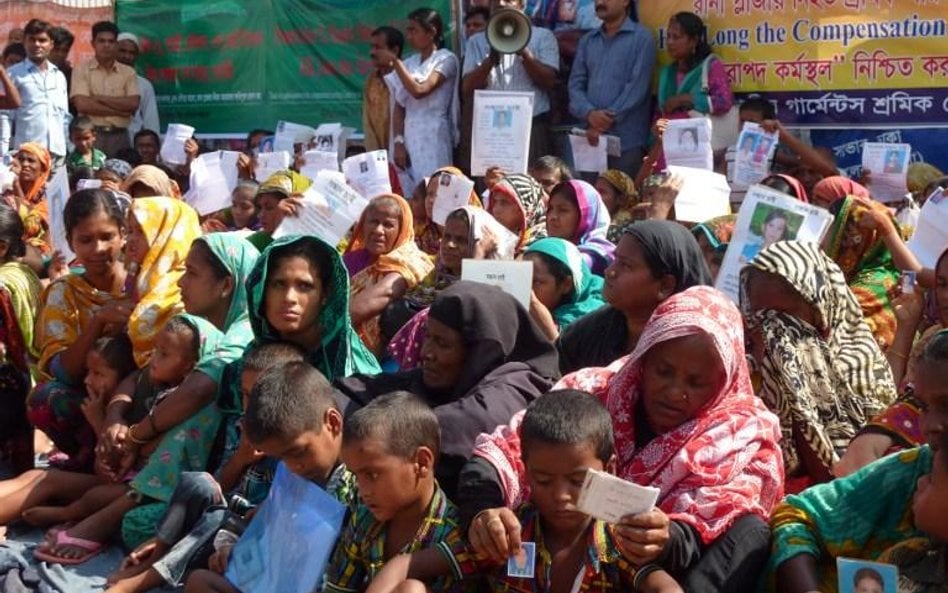 Protest pracowników oraz rodzin ofiar zawalonej 6 miesięcy temu fabryki Rana Plaza.