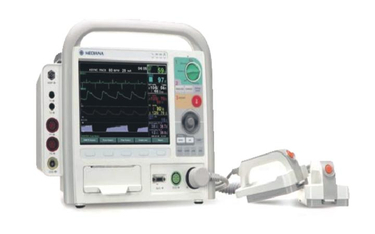Wielofunkcyjny defibrylator D500 Mediana pozwala na stymulację i pełne monitorowanie ciała pacjenta