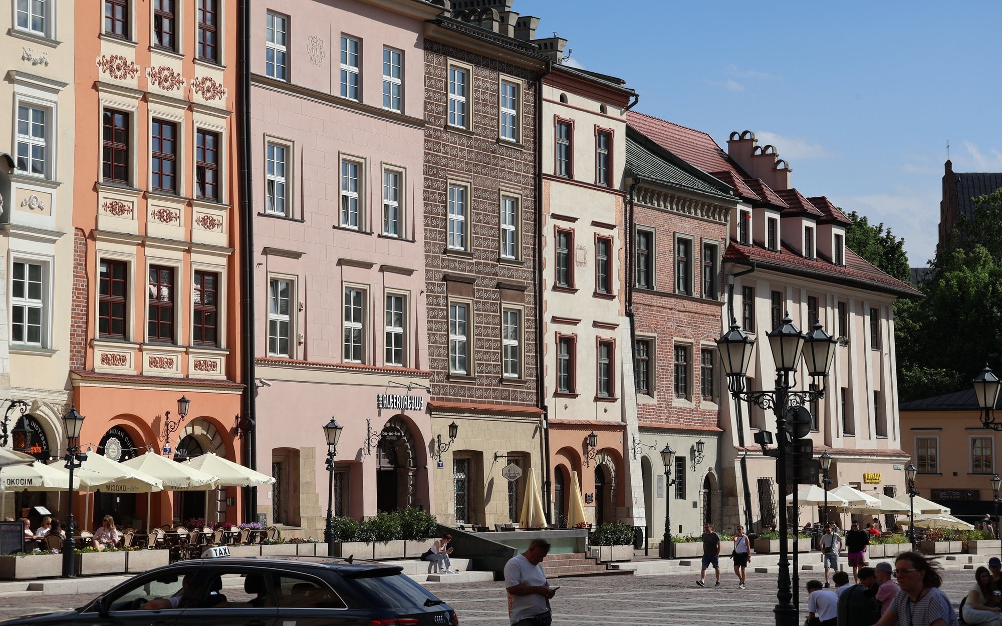The government will address the bill on short-term rentals. A compromise proposal